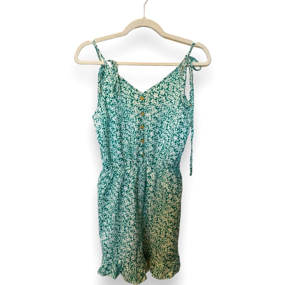 ROMWE Pants - ROMWE | Green & White Boho CottageCore Floral Ruffle Romper | Size Medium